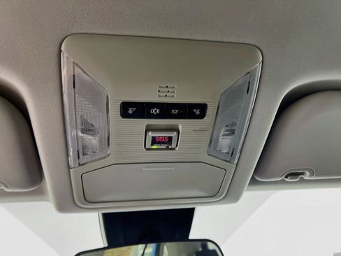 Used 2019 Toyota RAV4 LE FWD image 20