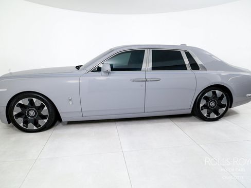 Used 2024 Rolls-Royce Phantom Sedan w/ The Phantom Package RWD image 3