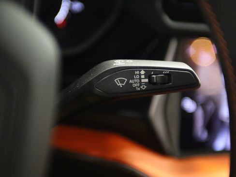 Used 2025 Lamborghini Urus SE AWD/4WD image 18
