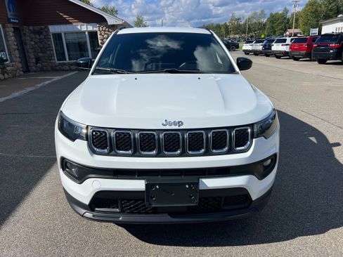 Used 2023 Jeep Compass Latitude w/ Convenience Group AWD/4WD image 2