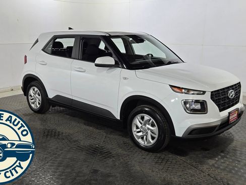 Used 2022 Hyundai Venue SE FWD image 9