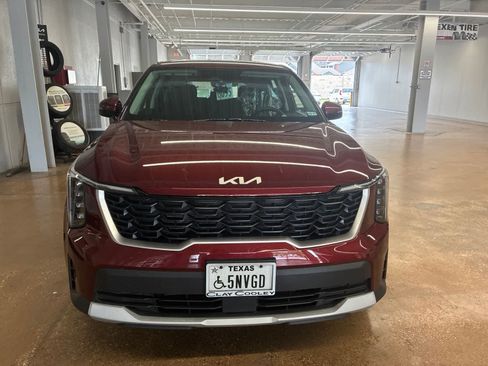 Certified 2024 Kia Sorento LX FWD image 2