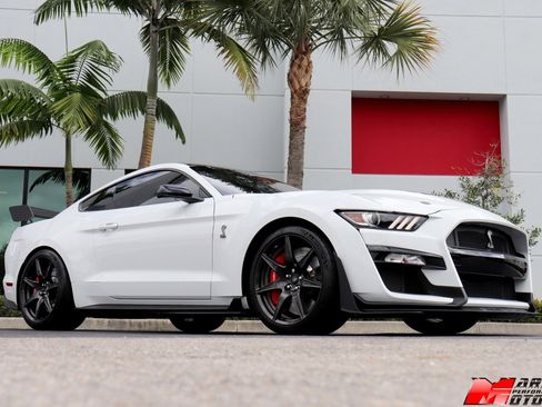 Used 2020 Ford Mustang Shelby GT500 w/ Carbon Fiber Track Pack image 4