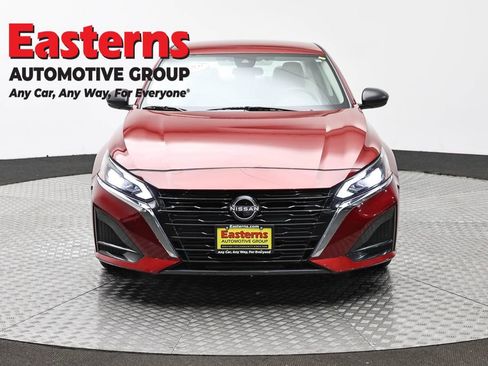 Used 2025 Nissan Altima 2.5 SV FWD image 2
