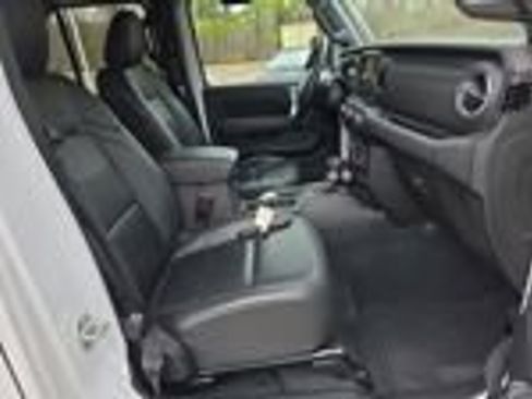 Used 2022 Jeep Wrangler Unlimited Sahara w/ Cold Weather Group AWD/4WD image 16