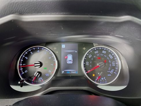 Used 2022 Toyota RAV4 XLE w/ Convenience Package image 18