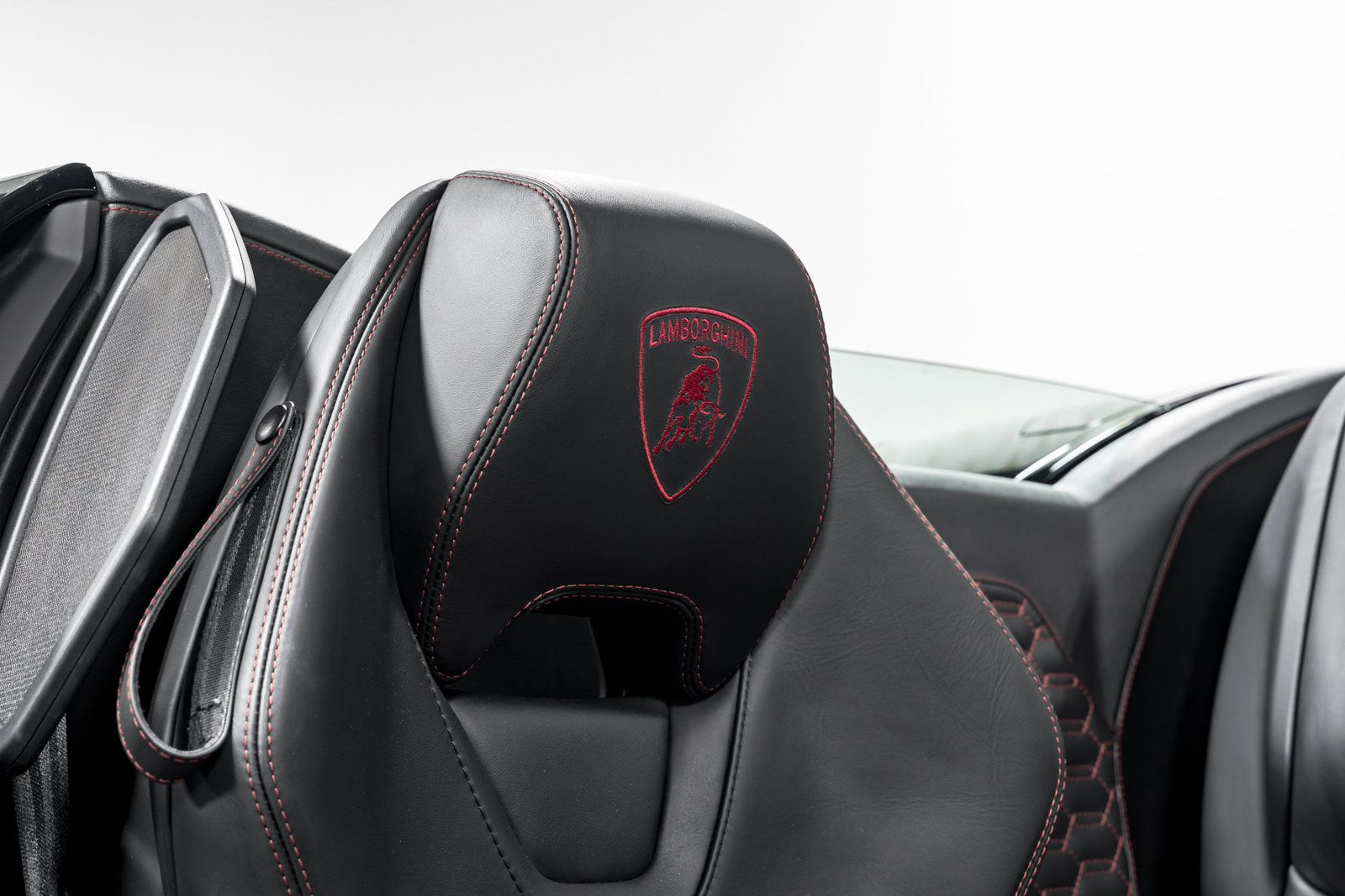 Used 2022 Lamborghini Huracan EVO RWD image 34