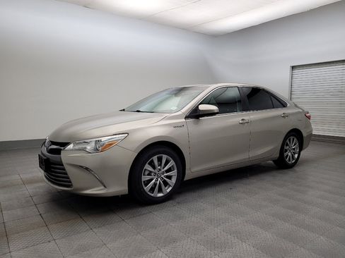 Used 2017 Toyota Camry XLE image 2