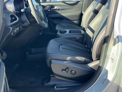 New 2026 Chrysler Voyager LX image 10