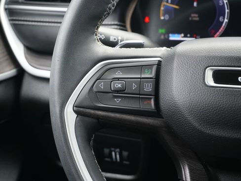 Used 2023 Jeep Grand Cherokee Limited AWD/4WD image 15