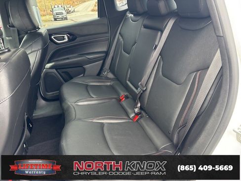 Used 2025 Jeep Compass Trailhawk w/ Trailhawk Elite Group image 9
