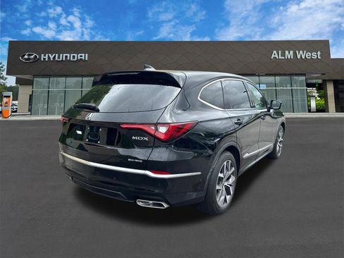 Used 2023 Acura MDX SH-AWD w/ Technology Package image 5