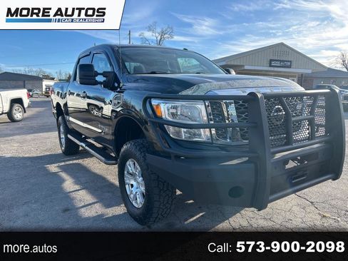 Used 2017 Nissan Titan SV image 1