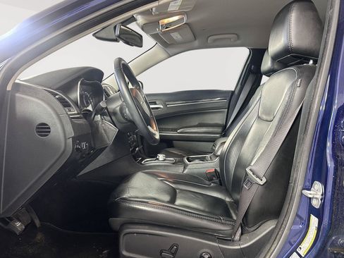 Used 2017 Chrysler 300 Limited AWD/4WD image 5