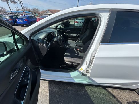 Used 2018 Chevrolet Cruze LT image 5