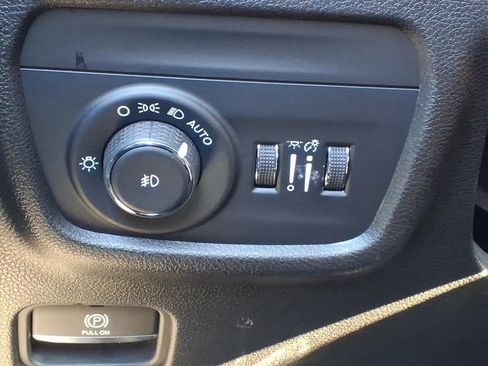 Used 2023 Jeep Grand Cherokee Limited w/ Black Appearance Package image 14