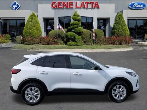 Certified 2023 Ford Escape Active AWD/4WD image 9