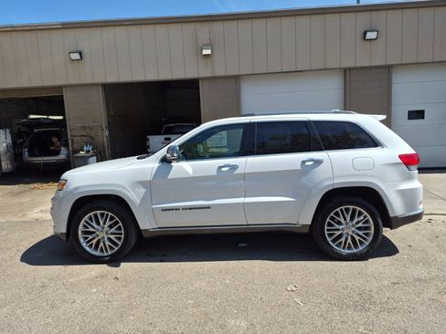 Used 2017 Jeep Grand Cherokee Summit AWD/4WD image 8