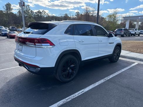 Used 2025 Volkswagen Atlas Cross Sport SE image 4