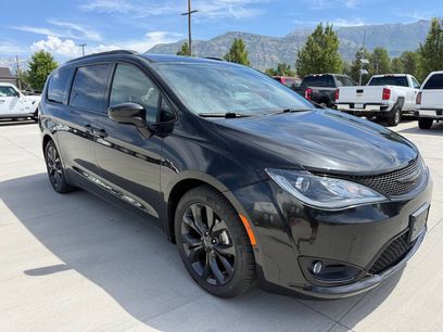 Used 2018 Chrysler Pacifica Touring-L w/ Advanced Safetytec Group