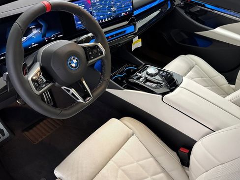 Used 2025 BMW i5 M60 w/ Executive Package image 4