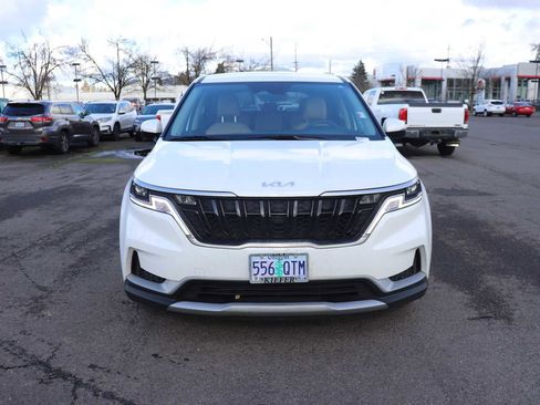 Used 2024 Kia Carnival LX image 2