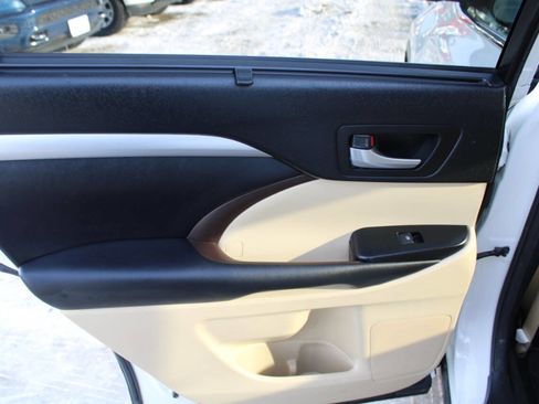 Used 2015 Toyota Highlander XLE image 18