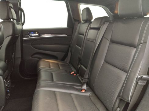 Used 2019 Jeep Grand Cherokee Overland AWD/4WD image 18