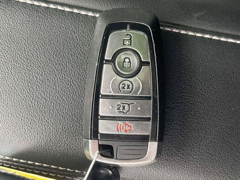 Used 2025 Ford Expedition Platinum AWD/4WD image 4