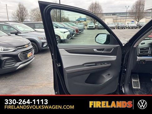 New 2026 Volkswagen Atlas Peak Edition image 9