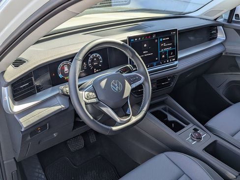 New 2026 Volkswagen Tiguan SE image 12