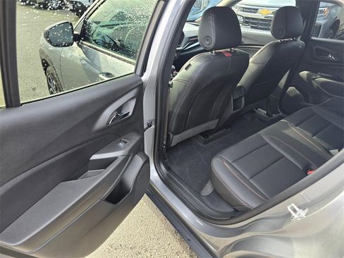 Used 2025 Chevrolet Trax RS image 15