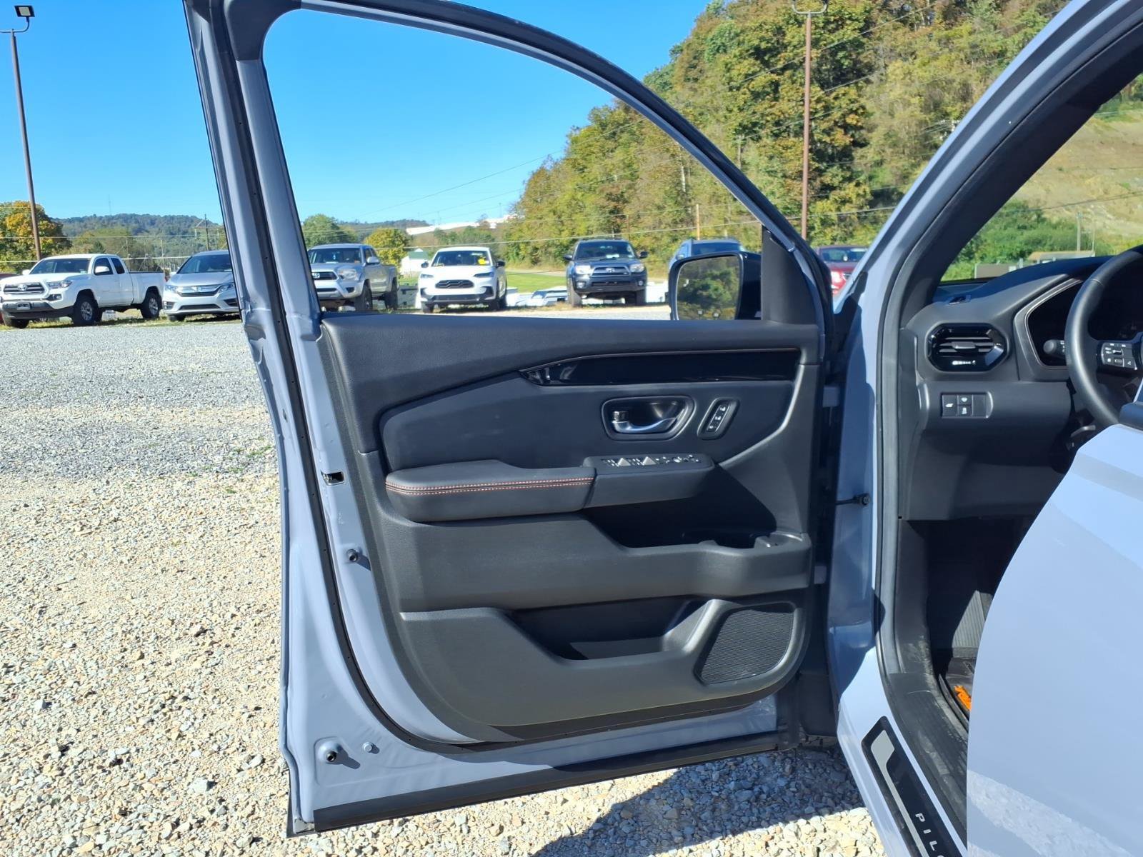 Certified 2025 Honda Pilot TrailSport image 14