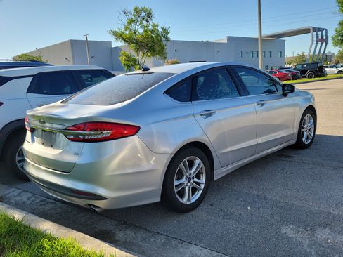 Used 2018 Ford Fusion SE FWD image 3