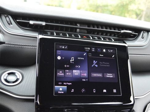 New 2025 Jeep Grand Cherokee Altitude image 18