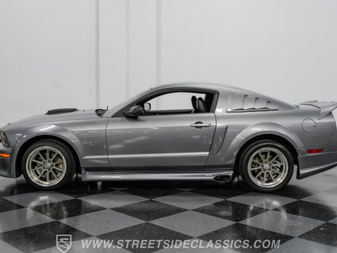 Used 2006 Ford Mustang GT image 2