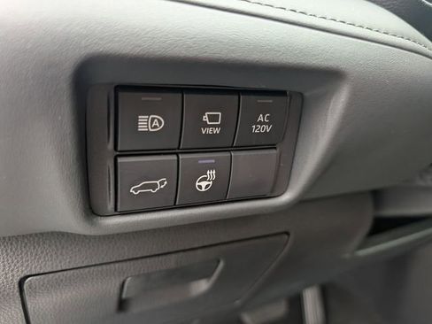 Used 2025 Toyota Highlander Limited AWD/4WD image 16