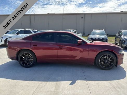 Used 2019 Dodge Charger SXT w/ Leather Interior Group image 4