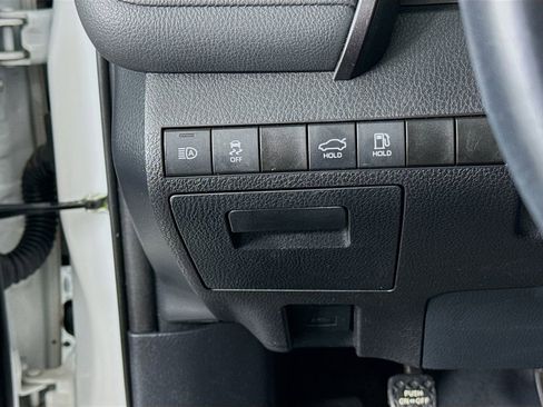 Certified 2021 Toyota Camry SE image 10