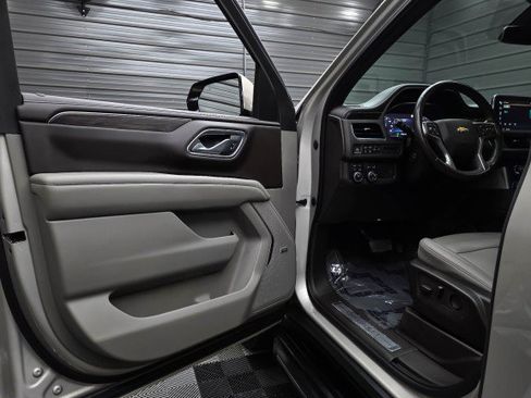 Used 2022 Chevrolet Tahoe LT w/ Luxury Package AWD/4WD image 34