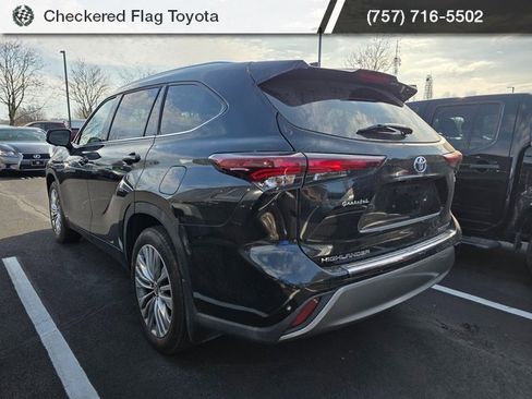 Used 2024 Toyota Highlander Platinum image 4