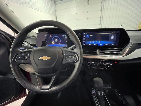 Used 2025 Chevrolet Trax LT image 34