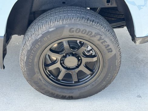 Used 2025 Chevrolet Colorado W/T w/ Advanced Trailering Package AWD/4WD image 9