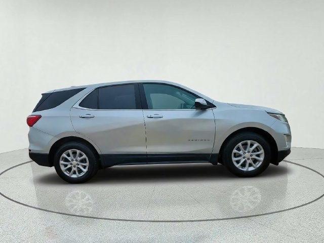 Used 2020 Chevrolet Equinox LT w/ Driver Convenience Package FWD image 2