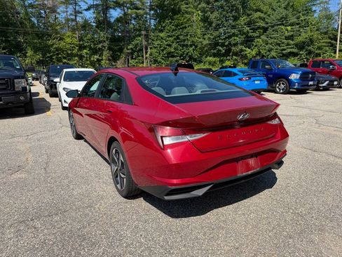 Used 2023 Hyundai Elantra SEL w/ Convenience Package FWD image 2