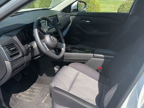 Used 2024 Nissan Rogue SV image 9