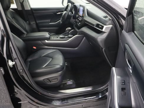 Used 2022 Toyota Highlander XLE FWD image 41