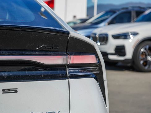 New 2026 Toyota Prius Plug-In Hybrid image 10