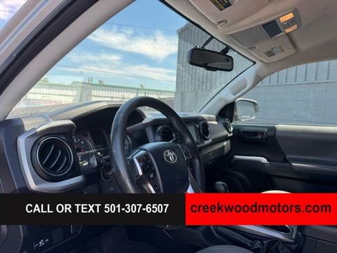 Used 2017 Toyota Tacoma SR5 w/ Tow Package RWD image 8