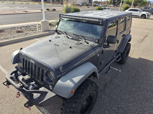 Used 2016 Jeep Wrangler Unlimited Rubicon w/ Connectivity Group AWD/4WD image 17